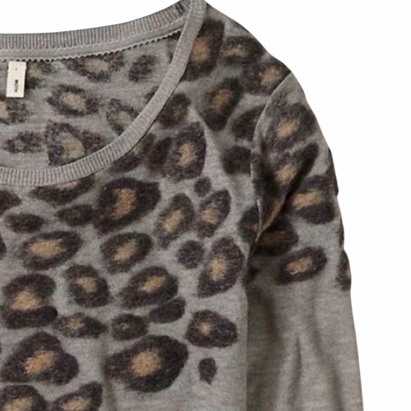 🦋 Moth Gray Leopard Print Sweater - Picture 2 of 11